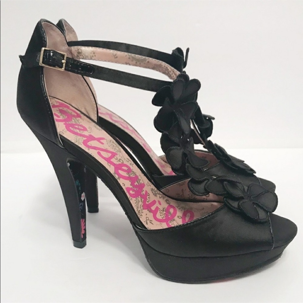 Betseyville • Elvy Black Satin Floral Heels Sz 9.5